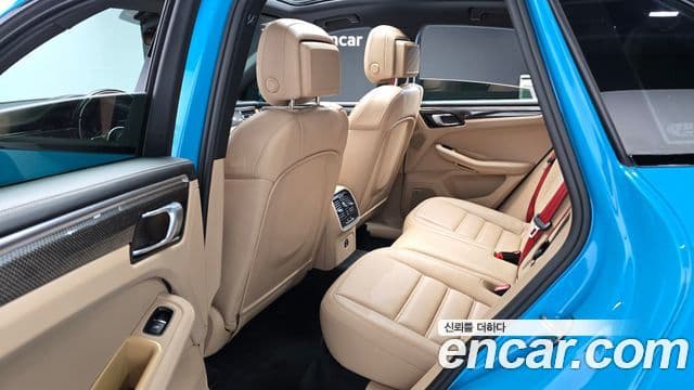 Porsche Macan 2021 — Photo 27/32