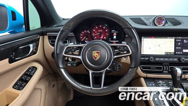 Porsche Macan 2021 — Photo 10/32