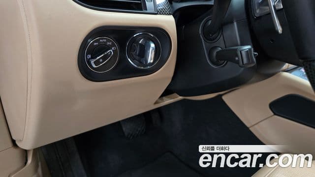 Porsche Macan 2021 — Photo 8/32