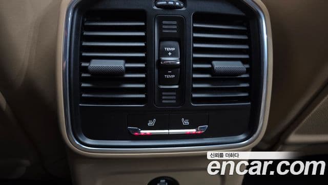 Porsche Macan 2021 — Photo 14/32