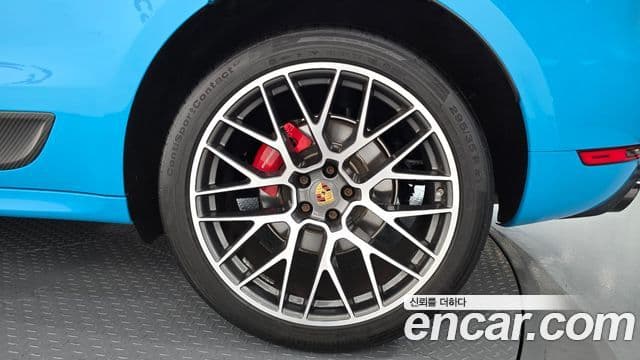 Porsche Macan 2021 — Photo 21/32