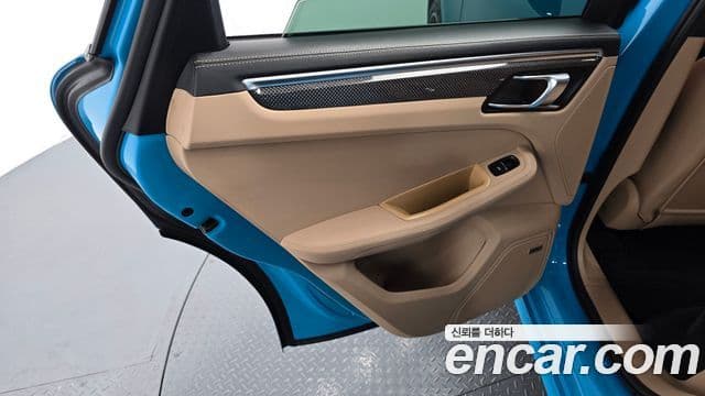 Porsche Macan 2021 — Photo 24/32
