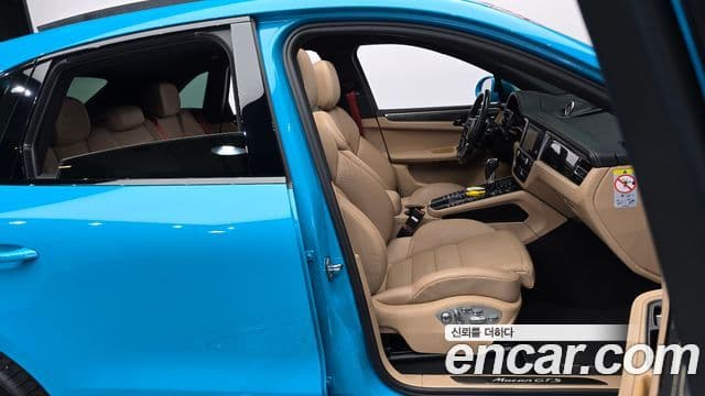 Porsche Macan 2021 — Photo 23/32
