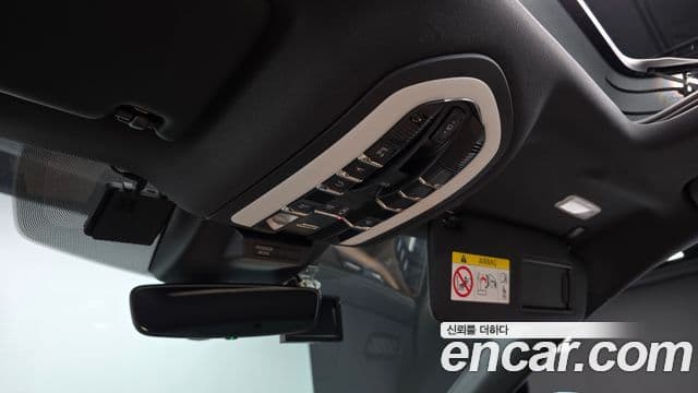 Porsche Macan 2021 — Photo 7/32