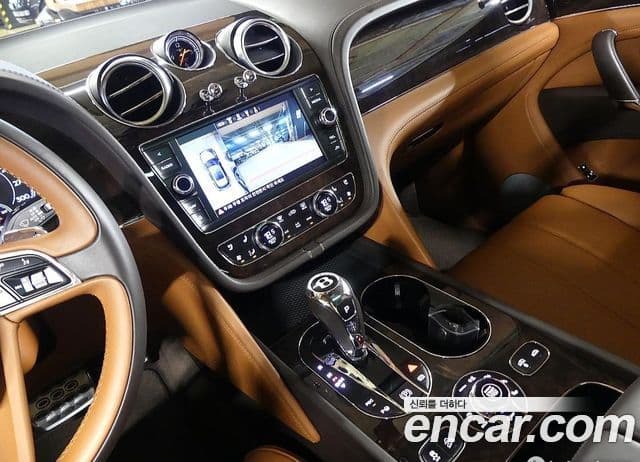 Bentley Bentayga 2020 — Photo 8/20