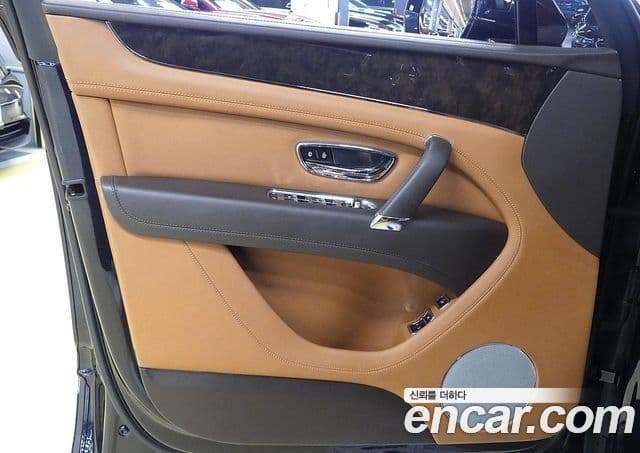 Bentley Bentayga 2020 — Photo 5/20