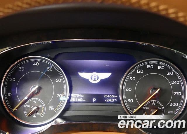 Bentley Bentayga 2020 — Photo 1/20