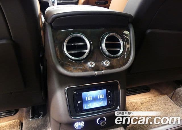 Bentley Bentayga 2020 — Photo 18/20