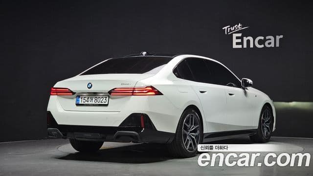 BMW 5 Series 2025 — Photo 10/32