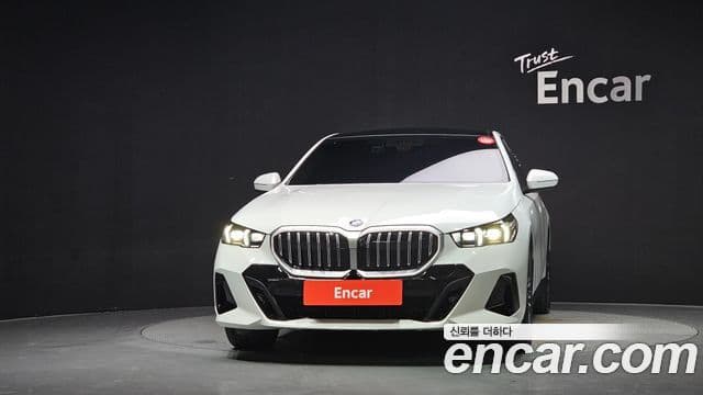 BMW 5 Series 2025 — Photo 12/32