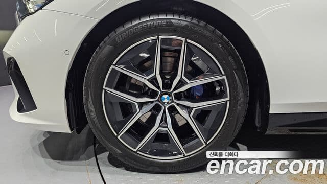 BMW 5 Series 2025 — Photo 28/32