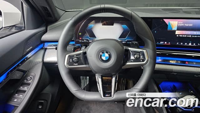 BMW 5 Series 2025 — Photo 24/32