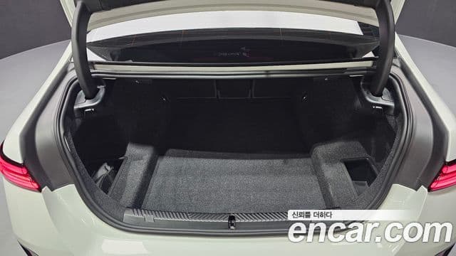 BMW 5 Series 2025 — Photo 2/32
