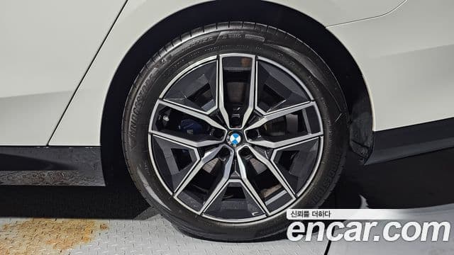 BMW 5 Series 2025 — Photo 7/32