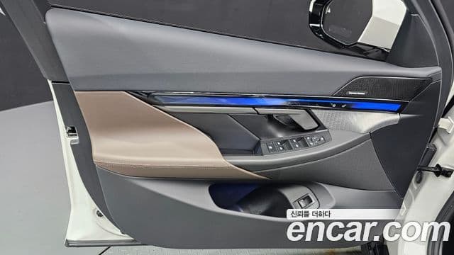 BMW 5 Series 2025 — Photo 27/32