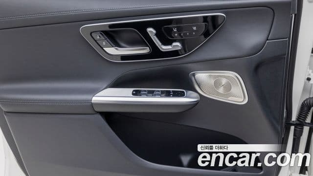 Mercedes-Benz GLC-Class 2025 — Photo 7/19