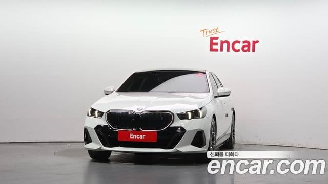 BMW i5 2024 — ფოტო 11/36