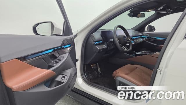 BMW i5 2024 — ფოტო 13/36