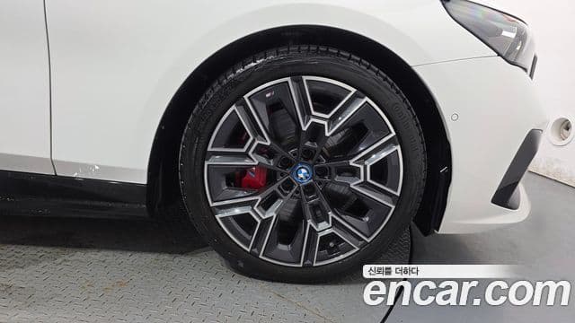 BMW i5 2024 — ფოტო 34/36