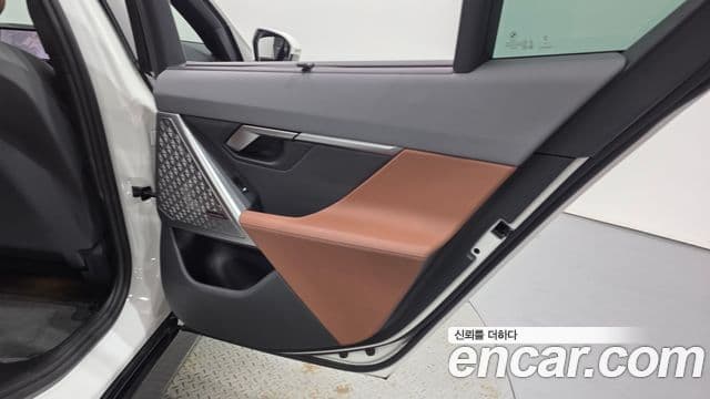 BMW i5 2024 — ფოტო 20/36