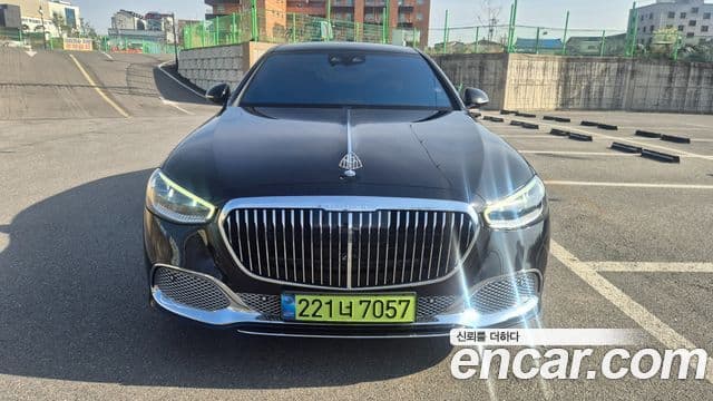 Mercedes-Benz S-Class 2023 — Photo 4/13