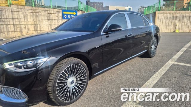Mercedes-Benz S-Class 2023 — Photo 11/13
