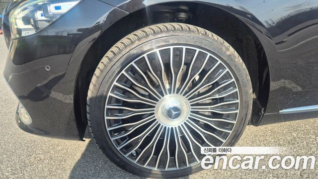 Mercedes-Benz S-Class 2023 — Photo 1/13