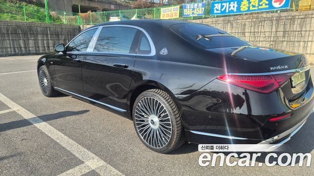 Mercedes-Benz S-Class 2023 — Photo 9/13