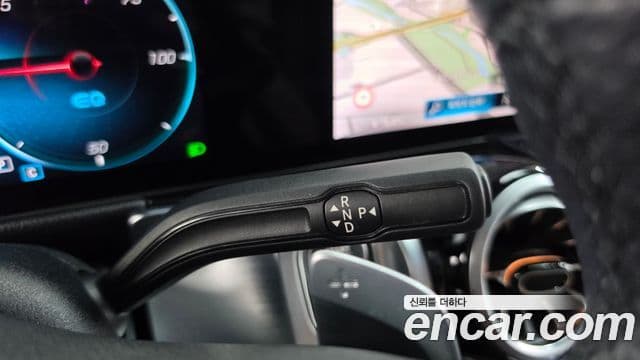 Mercedes-Benz EQB 2023 — ფოტო 13/20