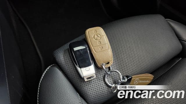 Mercedes-Benz EQB 2023 — ფოტო 20/20
