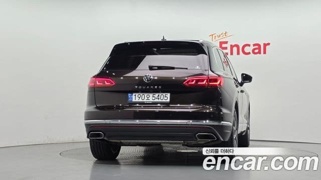 Volkswagen Touareg 2023 — Şəkil 8/37