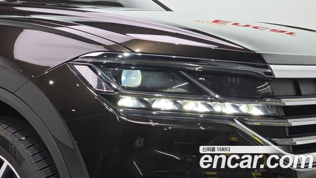 Volkswagen Touareg 2023 — Şəkil 27/37