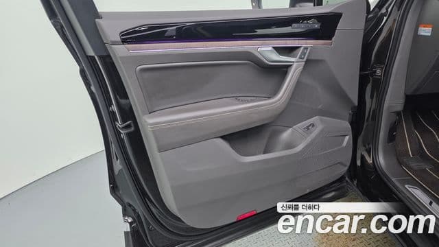 Volkswagen Touareg 2023 — Şəkil 36/37