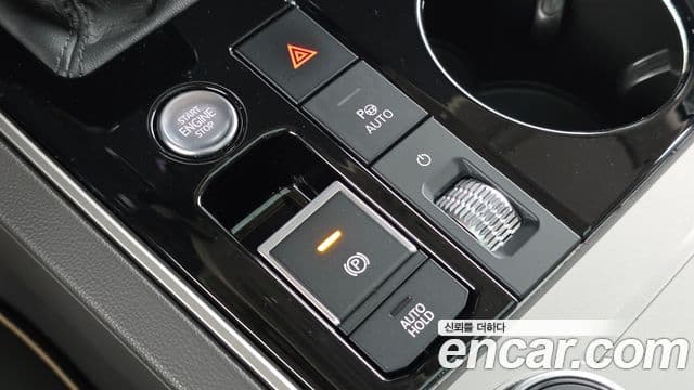 Volkswagen Touareg 2023 — Şəkil 22/37
