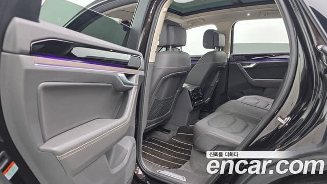 Volkswagen Touareg 2023 — Şəkil 13/37