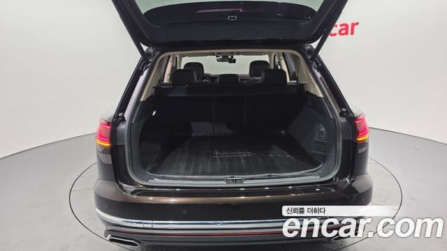 Volkswagen Touareg 2023 — Şəkil 34/37
