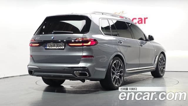 BMW X7 2023 — ფოტო 11/40