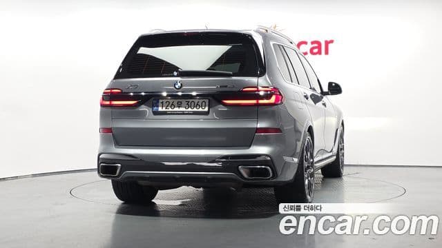 BMW X7 2023 — ფოტო 36/40