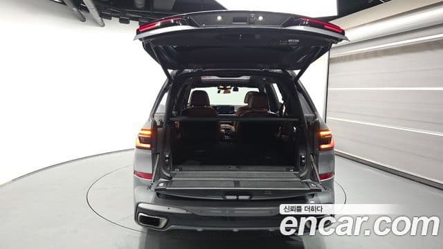 BMW X7 2023 — ფოტო 23/40