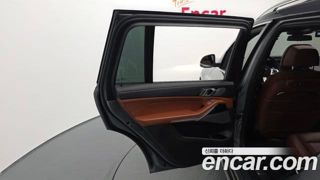 BMW X7 2023 — ფოტო 15/40