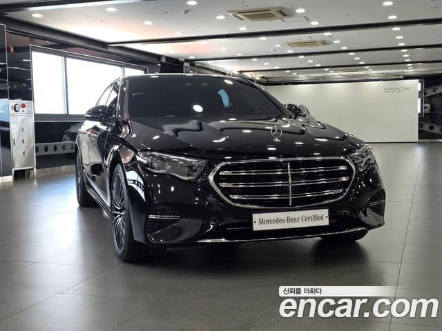 Mercedes-Benz E-Class 2025 — Photo 4/20