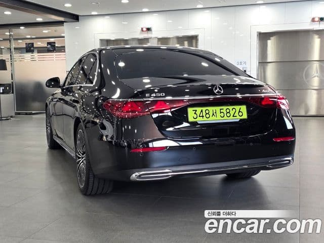 Mercedes-Benz E-Class 2025 — Photo 3/20