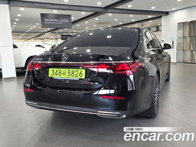 Mercedes-Benz E-Class 2025 — Photo 5/20