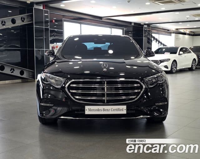 Mercedes-Benz E-Class 2025 — Photo 2/20