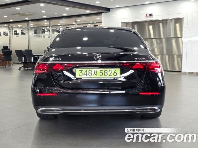 Mercedes-Benz E-Class 2025 — Photo 6/20