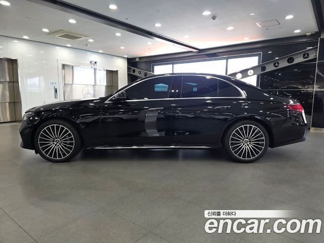 Mercedes-Benz E-Class 2025 — Photo 20/20