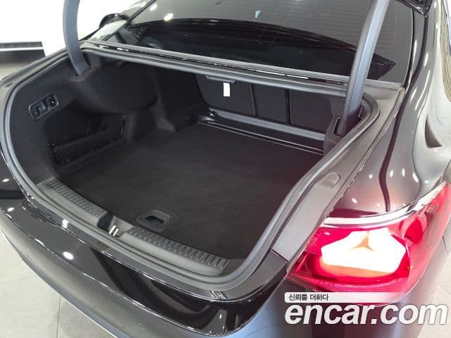 Mercedes-Benz E-Class 2025 — Photo 19/20