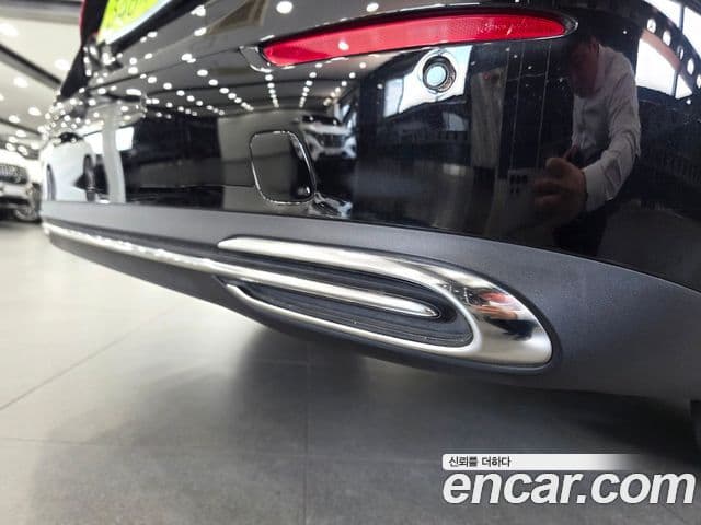 Mercedes-Benz E-Class 2025 — Photo 11/20