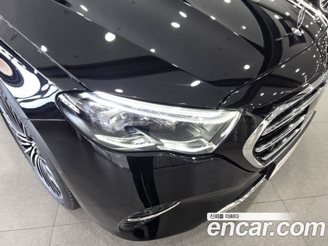 Mercedes-Benz E-Class 2025 — Photo 13/20