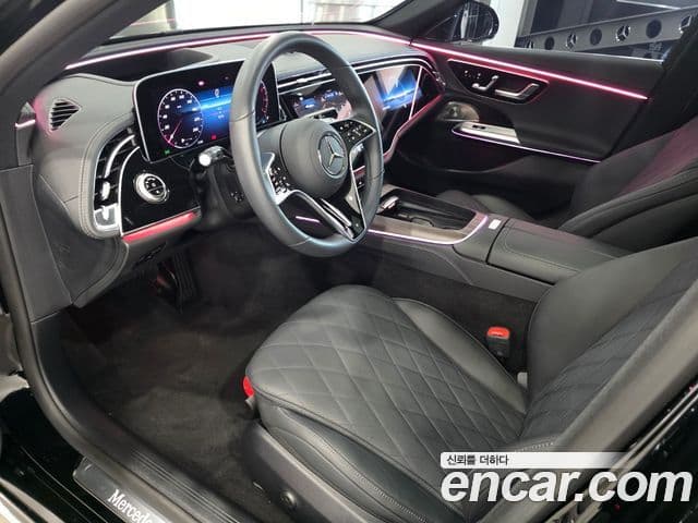 Mercedes-Benz E-Class 2025 — Photo 18/20